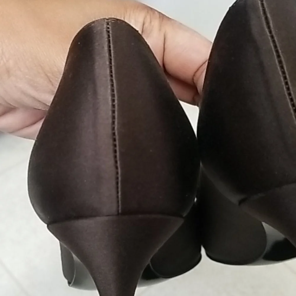 Like New STUART WEITZMAN brown satin peep toe pump